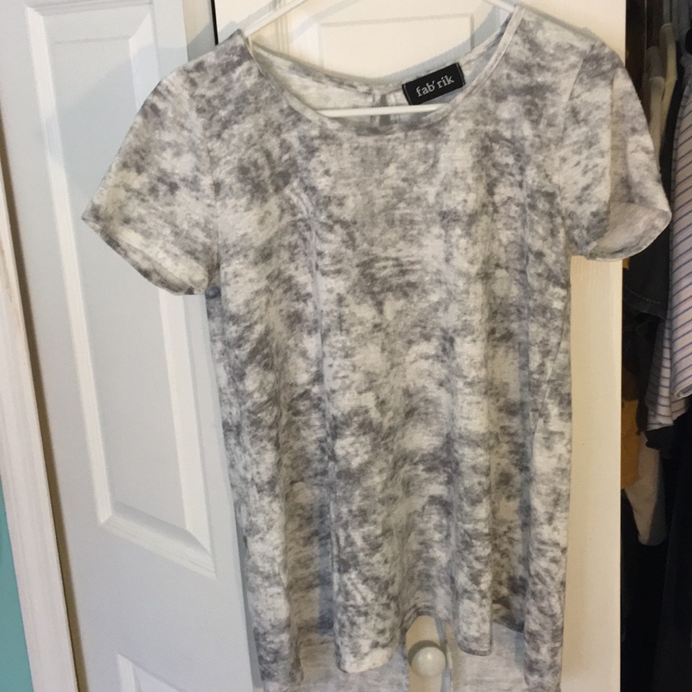 A marbled grey and white t-shirt
